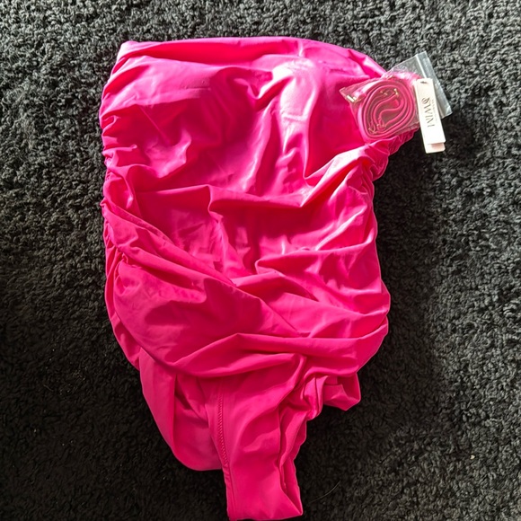 NWT size XL - Picture 1 of 5